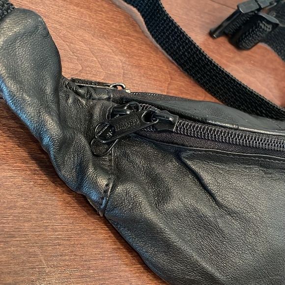 Crown leather pouch - Picture 2 of 8